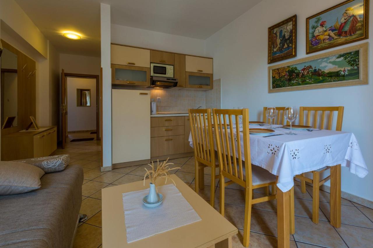 Apartments Domino R Dramalj Kültér fotó